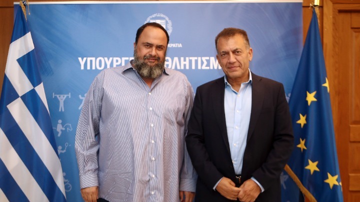 Ο πρόεδρος της Super League Βαγγέλης Μαρινάκης με τον αναπληρωτή υπουργό Αθλητισμού, Γιάννη Βρούτση
