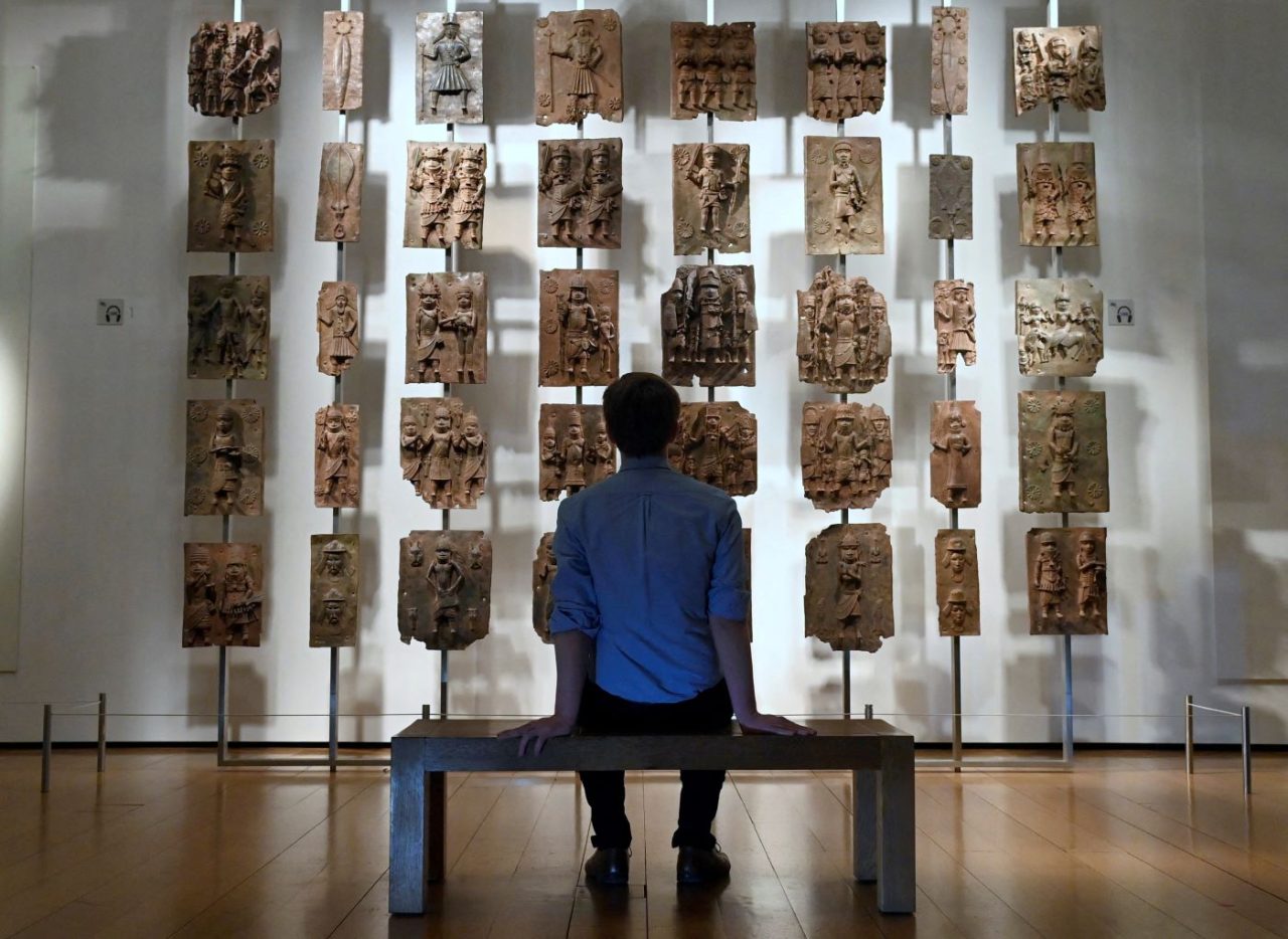 Μπρούτζινες πλάκες του Μπενίν όπως εκτίθενται στο Βρετανικό Μουσείο