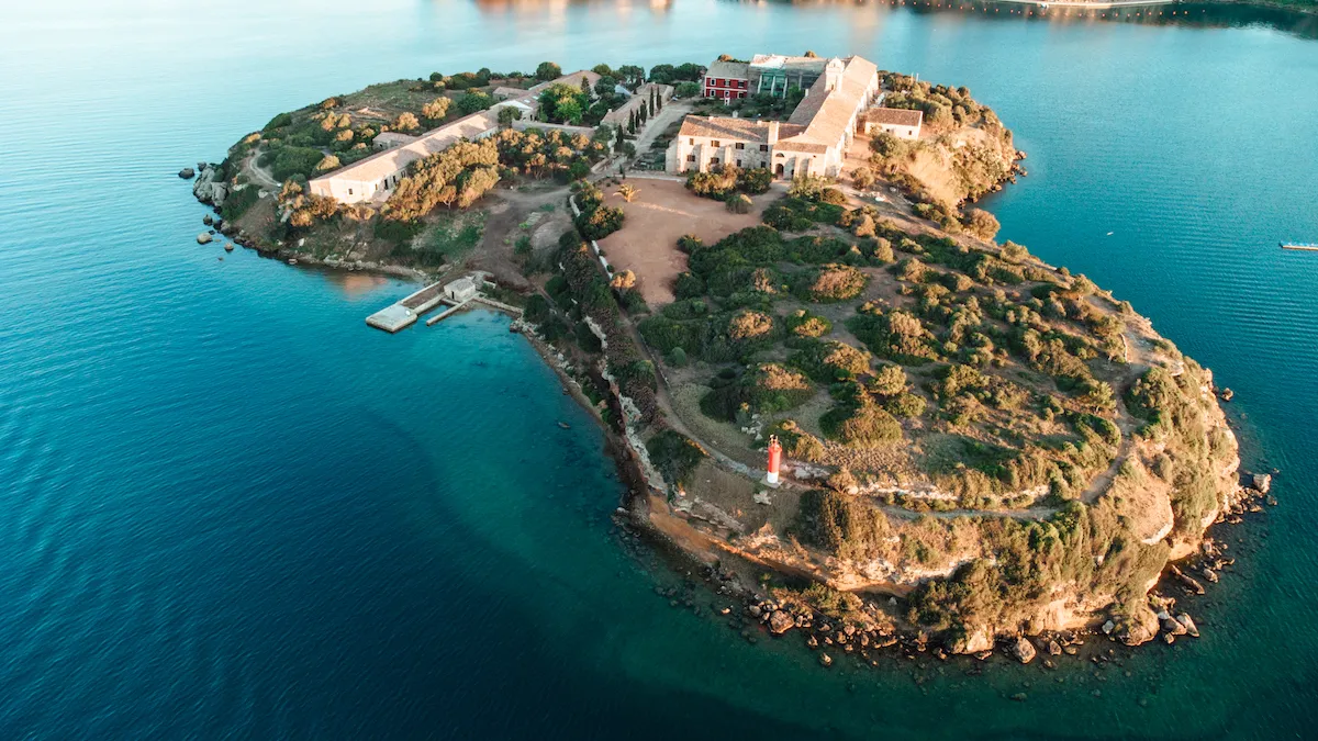 Το νησί Ίλα ντελ Ρέι με την γκαλερί στην Ισπανία