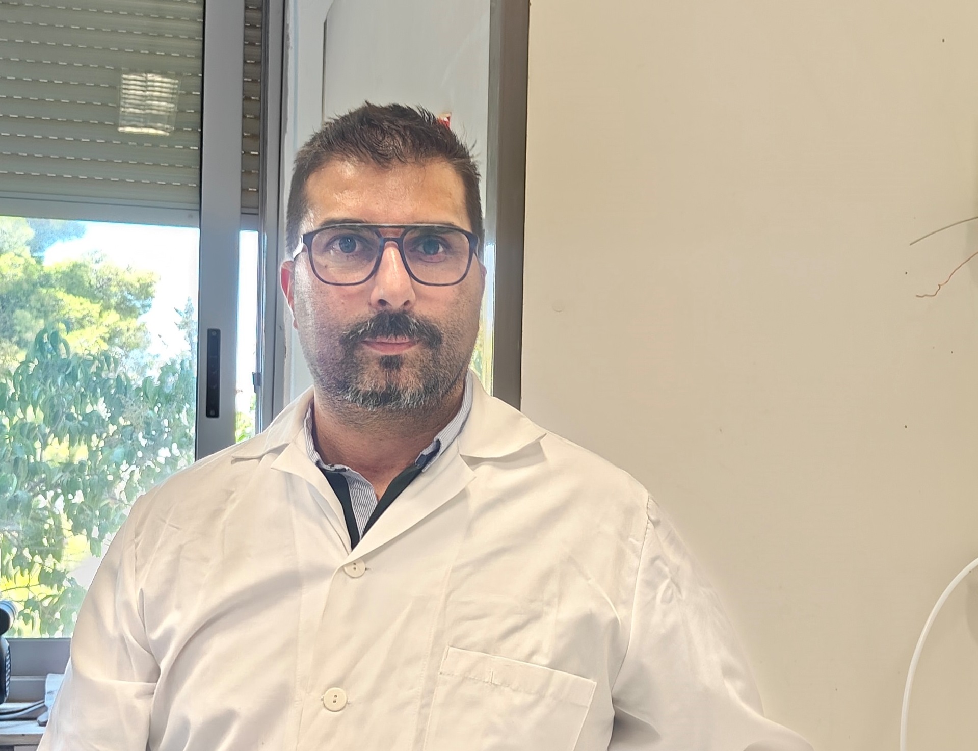 Γιώργος Σιδερής (Δημόκριτος): Η σμύριδα δεσμεύει το διοξείδιο του αζώτου – Το ΥΠΕΝ το ξέρει;