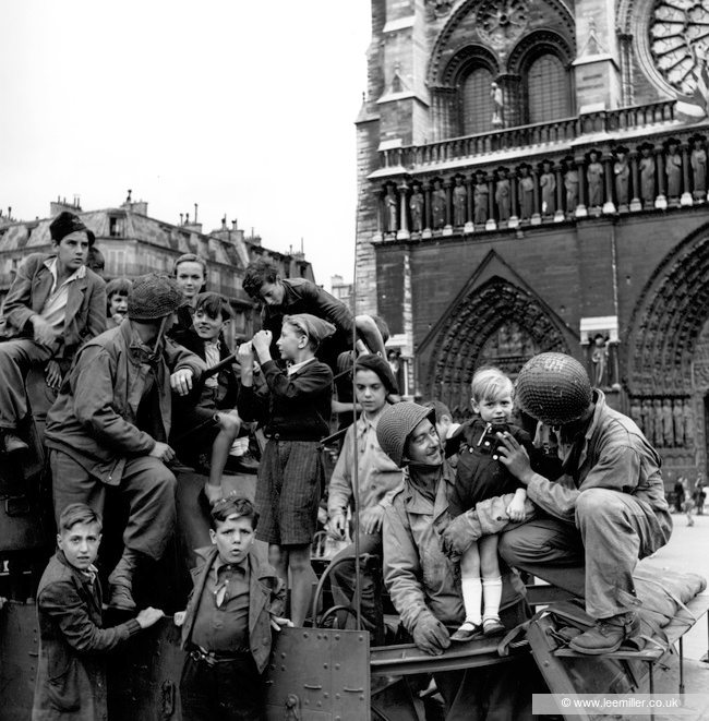 Φωτογραφία της Λι Μίλερ από την απελευθέρωση του Παρισιού, Αύγουστος 1944