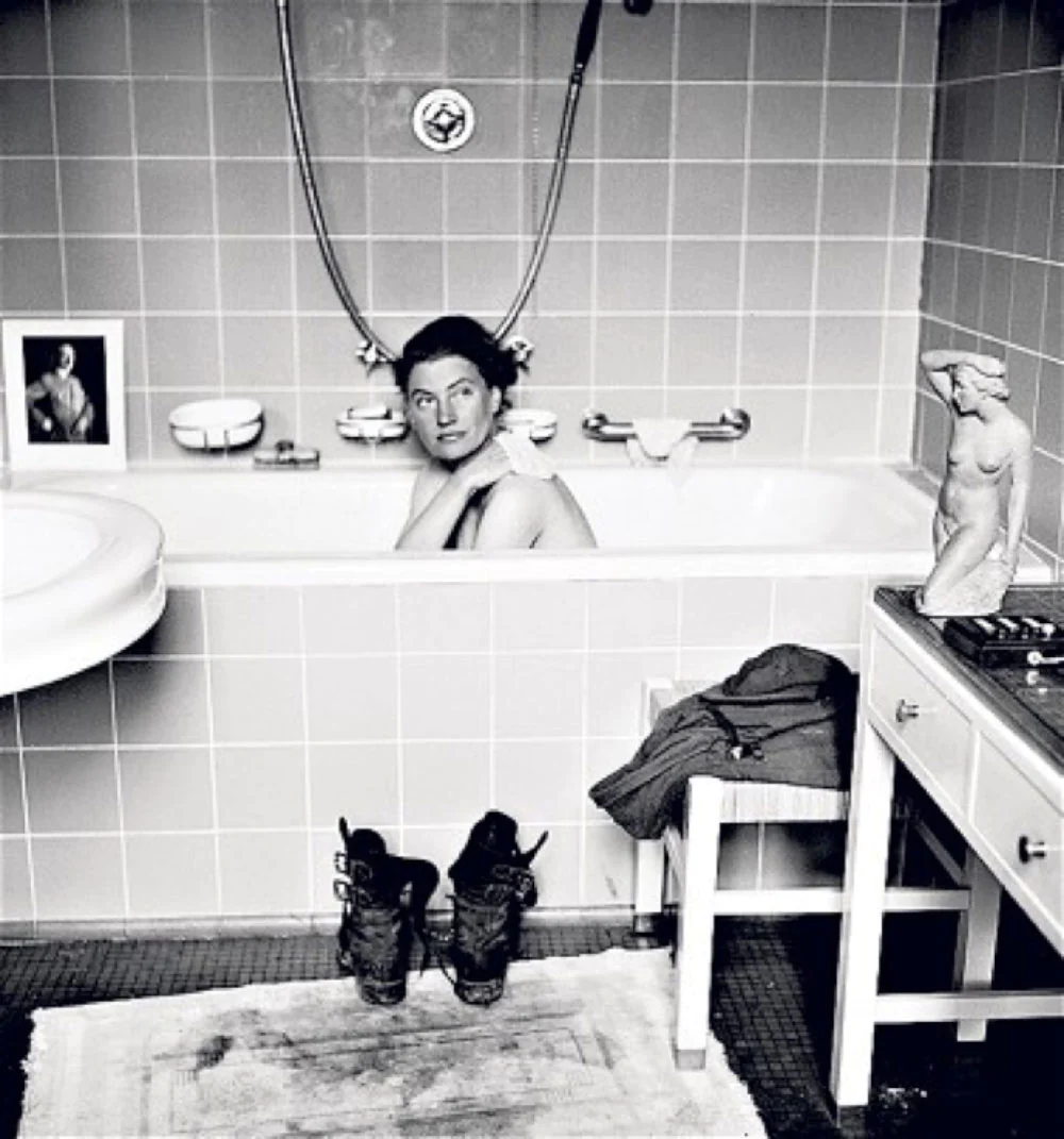 Η περίφημη φωτογραφία της Λι Μίλερ στο μπάνιο του Χίτλερ στις 30 Απριλίου 1945. Από τον Ντέιβιντ Σέρμαν 