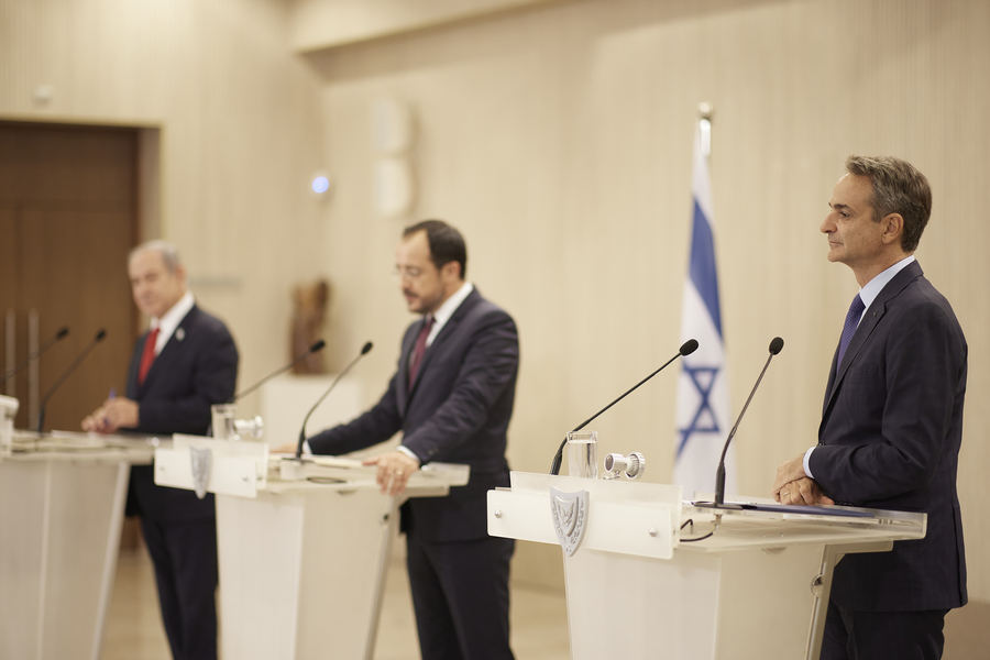 O πρωθυπουργός Κυριάκος Μητσοτάκης, ο πρωθυπουργός του Ισραήλ Benjamin Netanyahu και ο Πρόεδρος της Κυπριακής Δημοκρατίας Νίκος Χριστοδουλίδης, κάνουν κοινές δηλώσεις στα Μέσα Μαζικής Ενημέρωσης, μετά το τέλος της 9ης Τριμερούς Συνόδου Κορυφής Κύπρου - Ελλάδας - Ισραήλ, στο Προεδρικό Μέγαρο, Λευκωσία