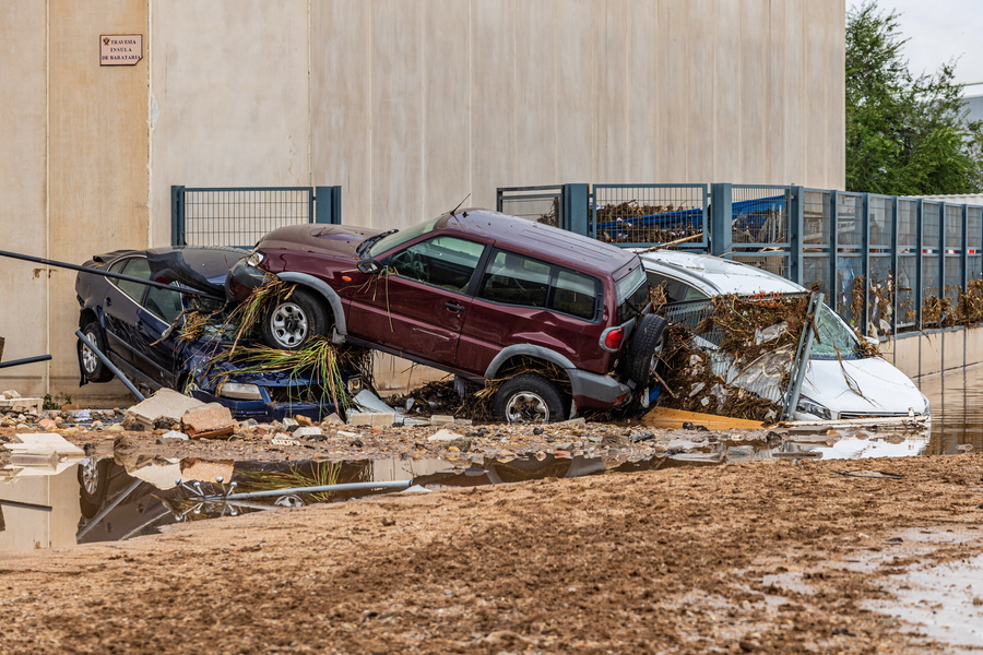 Κατεστραμμένα αυτοκίνητα από την κακοκαιρία στο Τολέδο