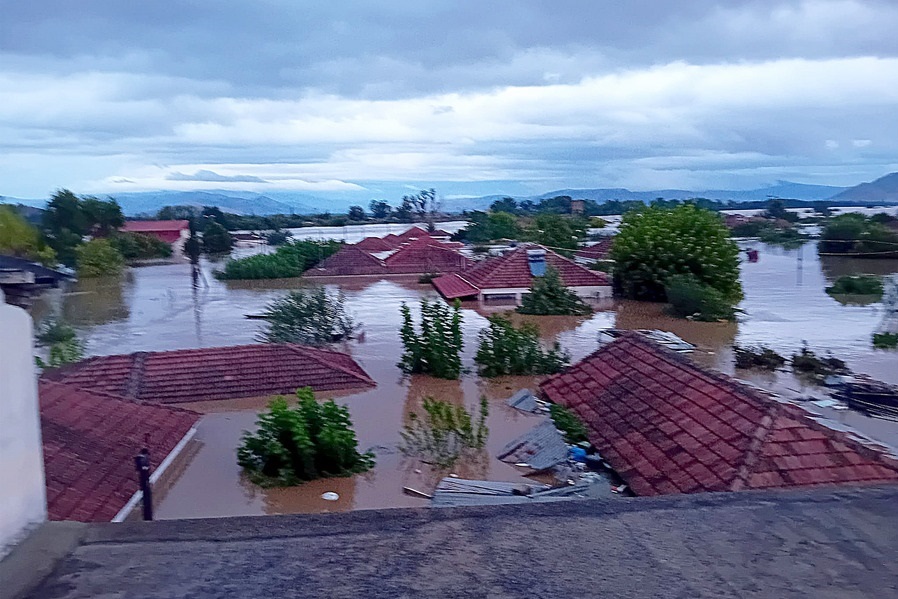 Έντονα πλημμυρικά φαινόμενα πλήττουν την περιοχή της Μεταμόρφωσης του δήμου Παλαμά στην Καρδίτσα, την Πέμπτη 7 Σεπτεμβρίου 2023