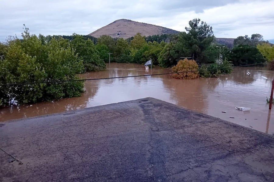 Έντονα πλημμυρικά φαινόμενα πλήττουν την περιοχή της Μεταμόρφωσης του δήμου Παλαμά στην Καρδίτσα, την Πέμπτη 7 Σεπτεμβρίου 2023 (ΑΠΕ-ΜΠΕ)