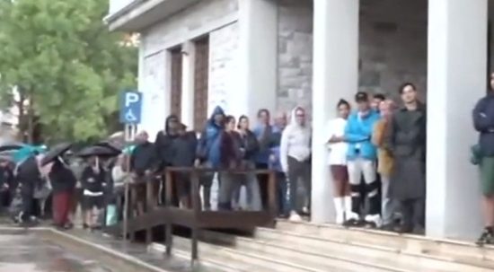 Κακοκαιρία Daniel: Στην ουρά ακόμη και 1,5 ώρα για εμφιαλωμένο νερό στο Βόλο (Upd)
