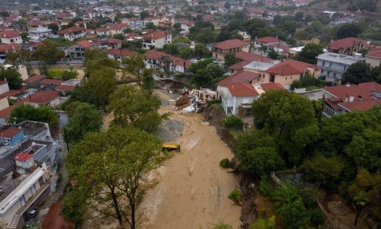 Απεγκλωβισμός 58 ατόμων από την παραλία Χορευτό Μαγνησίας
