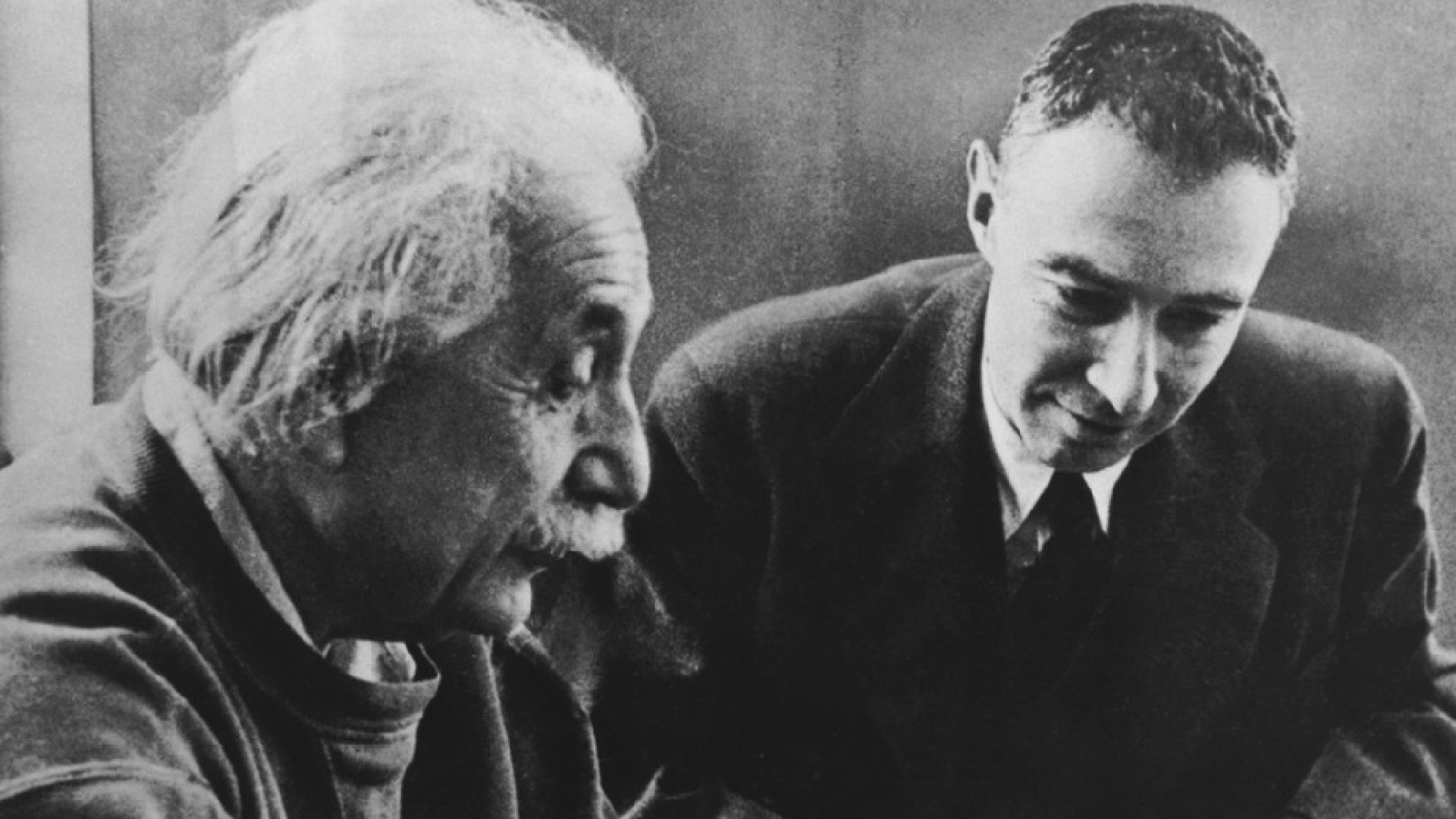 Ο Οπενχάιμερ με τον Αϊνστάιν το 1955