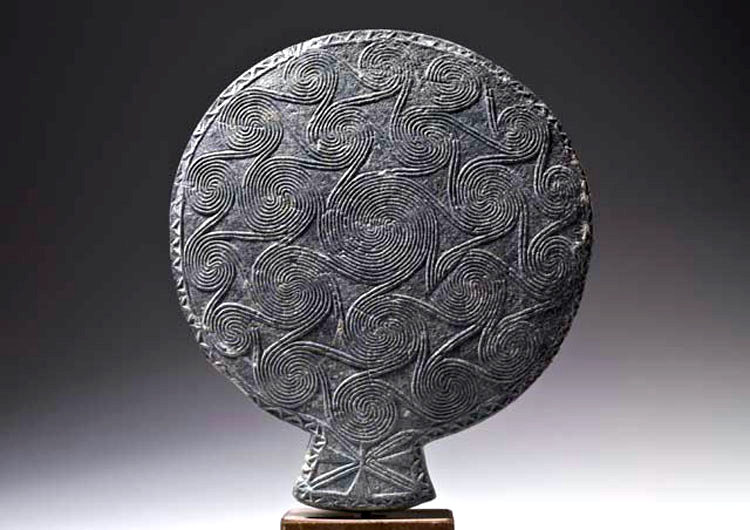 Τηγανόσχημο σκεύος του 2700-2300 π.Χ. που επαναπατρίσθηκε από το Μουσείο της Καλσρούης