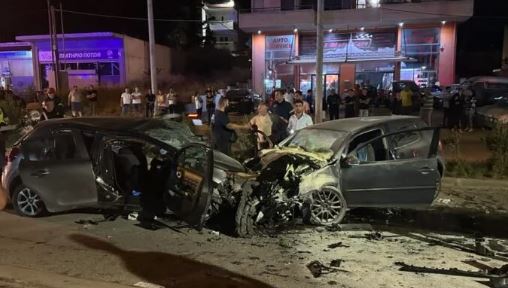 Το κατεστραμμένο αμάξι από το τροχαίο δυστύχημα στο Μαρκόπουλο
