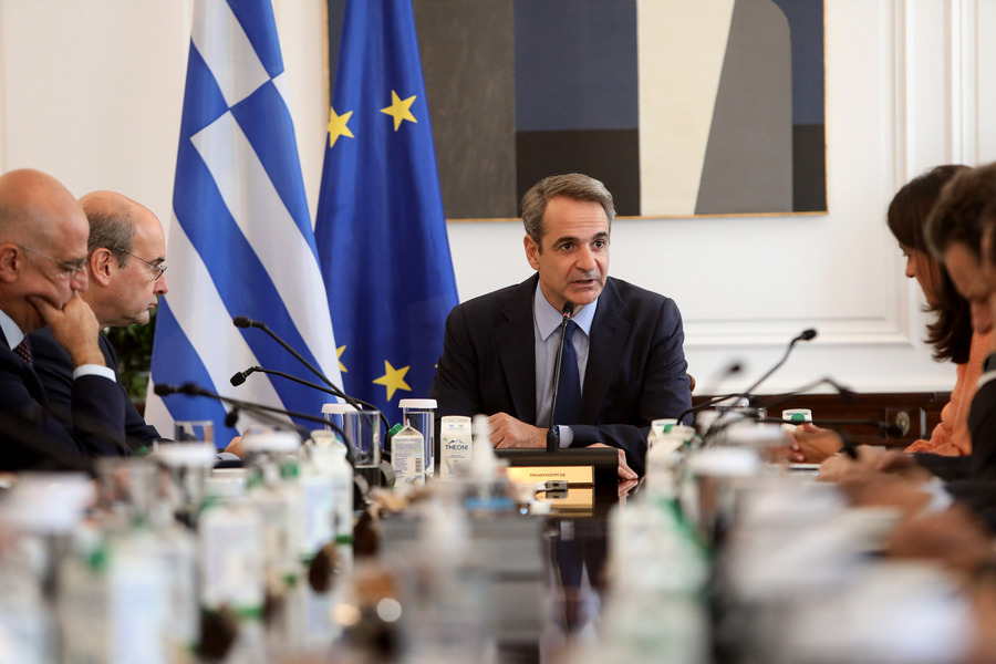 Ο πρωθυπουργός Κυριάκος Μητσοτάκης προεδρεύει του υπουργικού συμβουλίου στο Μέγαρο Μαξίμου