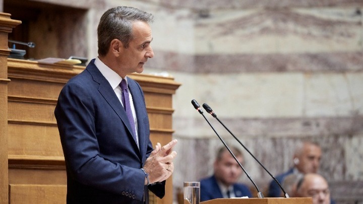 Ο πρωθυπουργός Κυριάκος Μητσοτάκης μιλάει στη Βουλή
