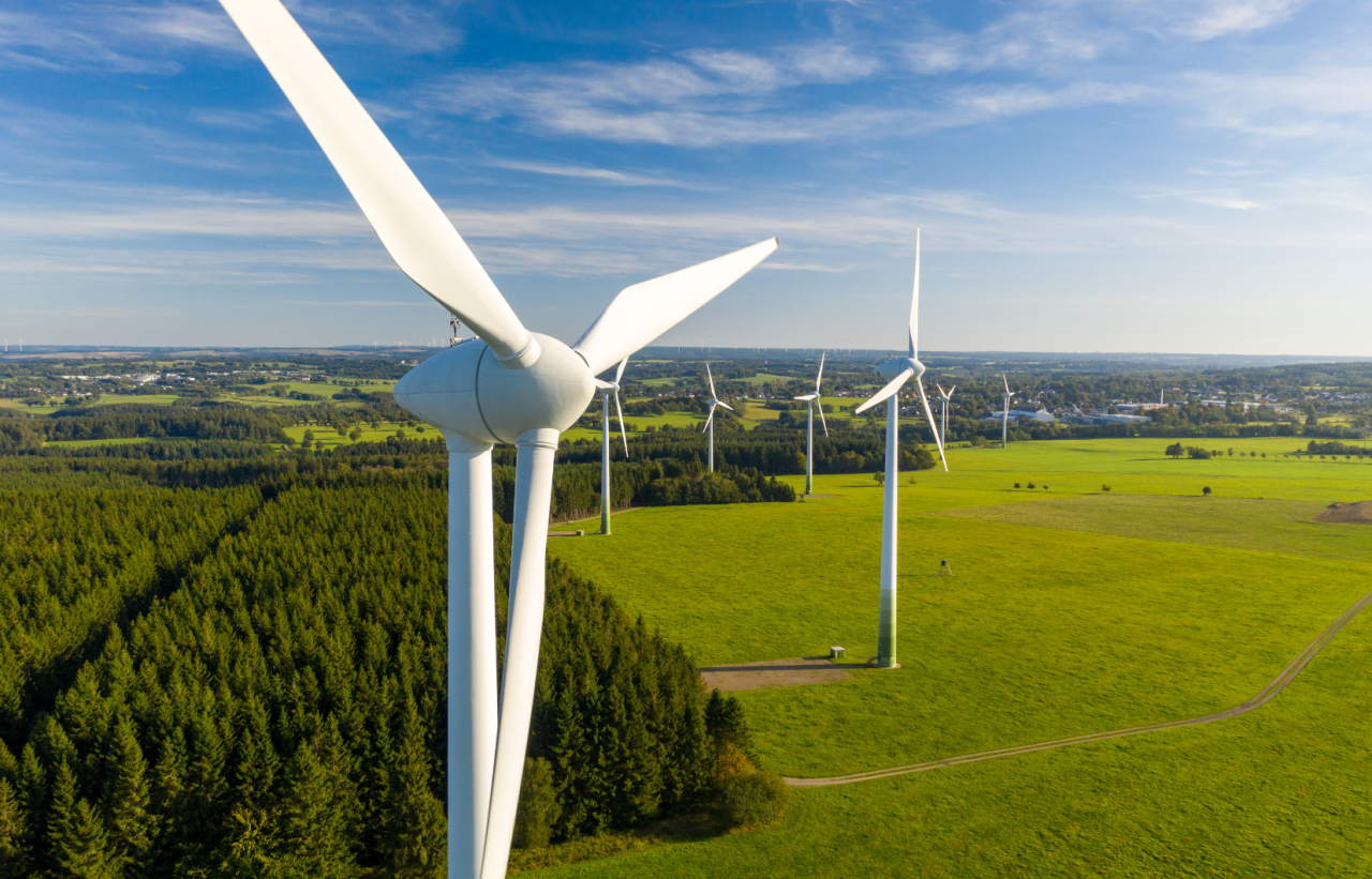 Ανάπτυξη ΑΠΕ: 700MW μέχρι το τέλος του 2023, 5 GW το 2026