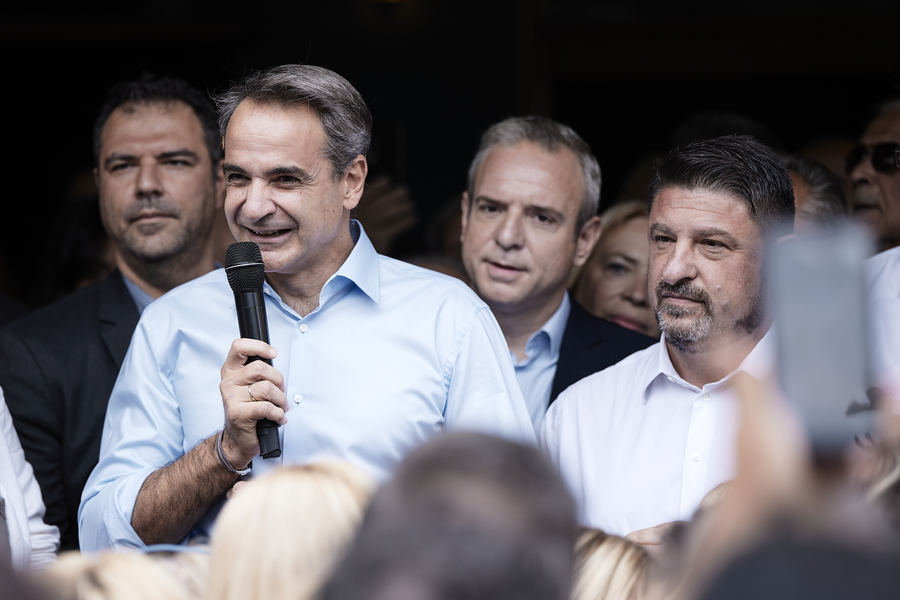 Ο πρωθυπουργός Κυριάκος Μητσοτάκης και ο υποψήφιος περιφερειάρχης Αττικής Νίκος Χαρδαλιάς (ΑΠΕ-ΜΠΕ)