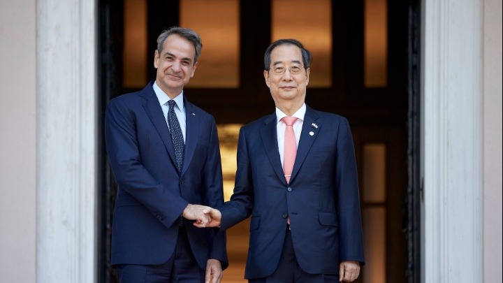 Ο πρωθυπουργός Κυριάκος Μητσοτάκης με τον Κορεάτη ομόλογό του