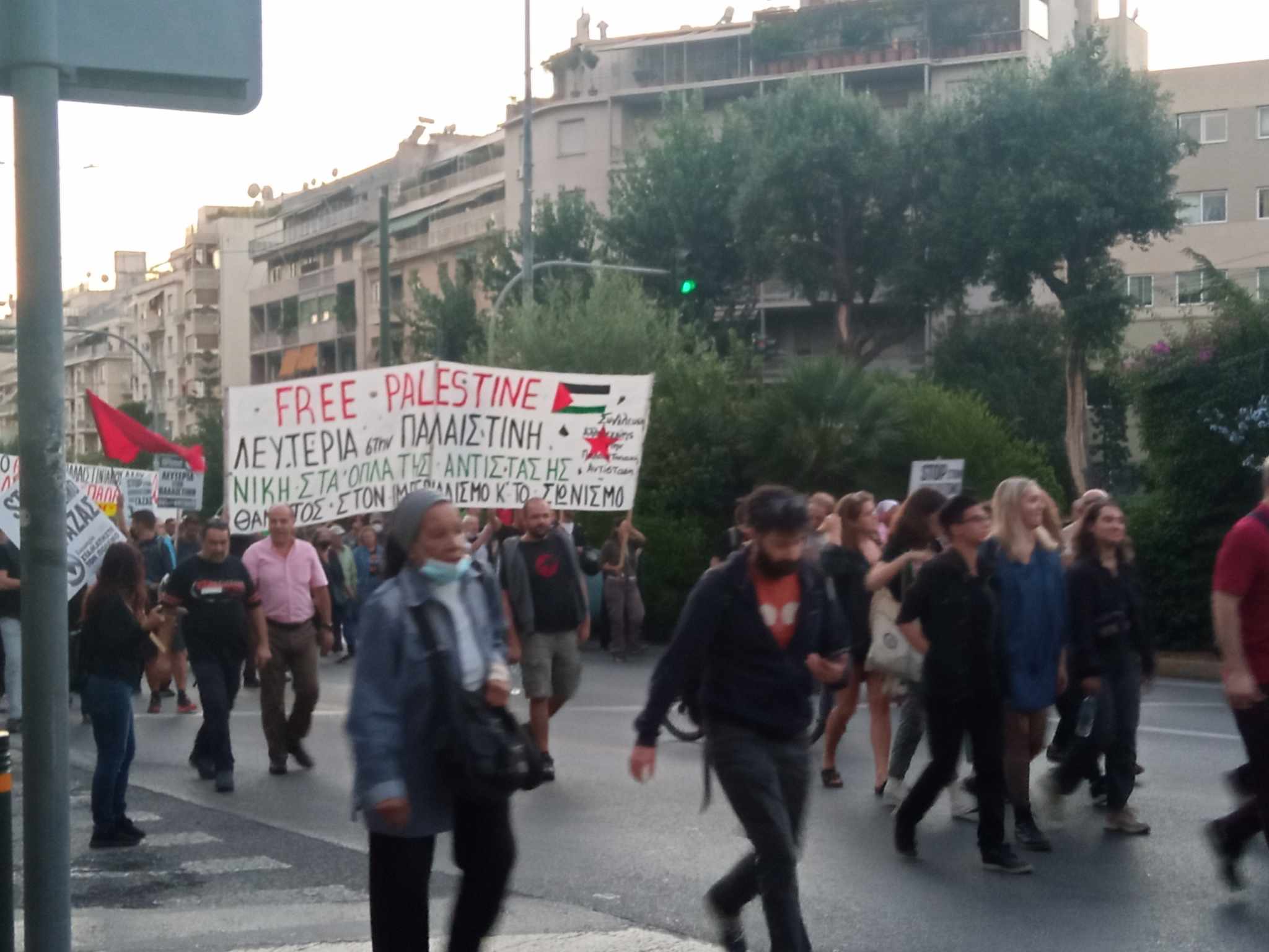 Στιγμιότυπο από τη διαδήλωση υπέρ της Παλαιστίνης