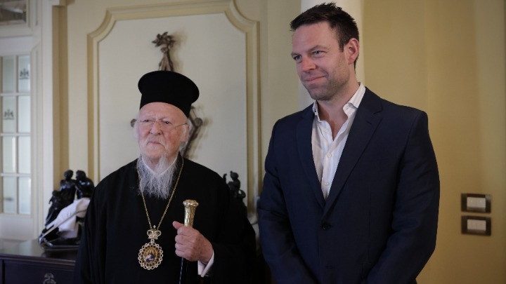 Ο Οικουμενικός Πατριάρχης Βαρθολομαίος και ο πρόεδρος του ΣΥΡΙΖΑ ΠΣ Στέφανος Κασσελάκης