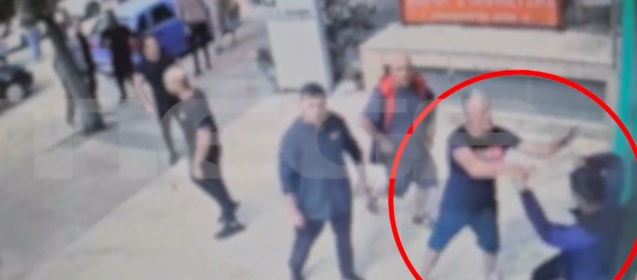 Σοκαριστικό βίντεο με ξυλοδαρμό ανηλίκου στη Λαμία – Χαμός με το επεισόδιο