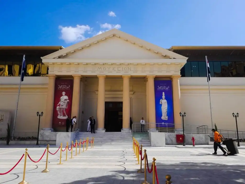 Το Ελληνορωμαϊκό Μουσείο της Αλεξάνδρειας κατά την προετοιμασία των εγκαινίων