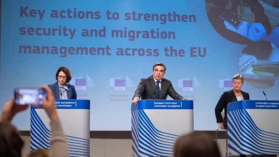 Σχοινάς: Προστασία των εβραϊκών ιδρυμάτων στην Ευρώπη