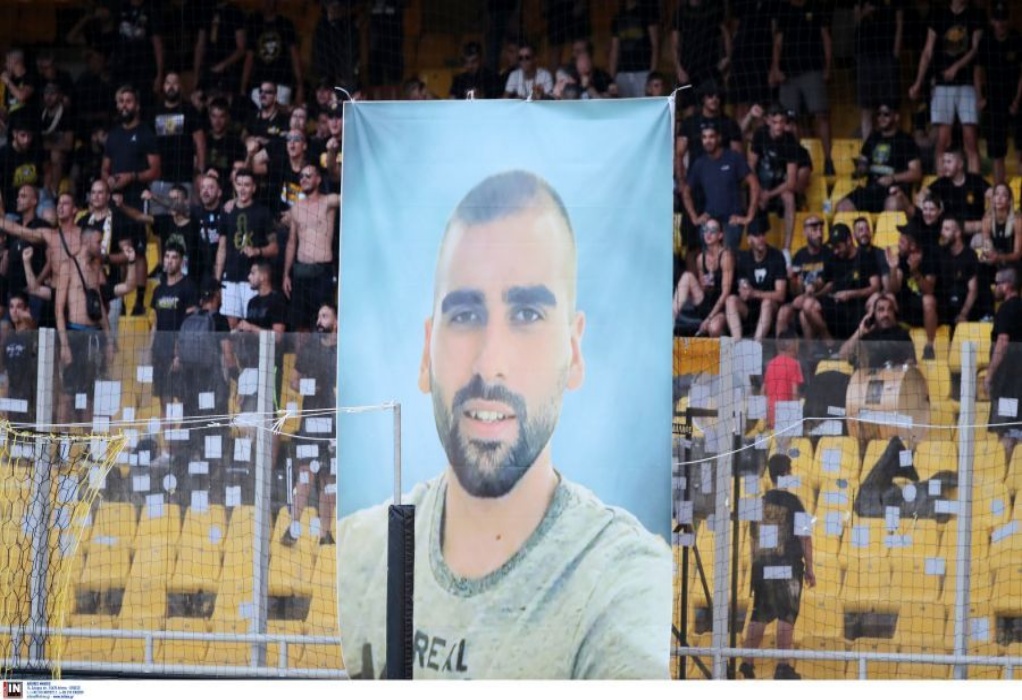 Πανό με την φωτογραφία του Μιχάλη Κατσουρή αναρτημένο στο γήπεδο OPAP Arena από οπαδούς της ΑΕΚ