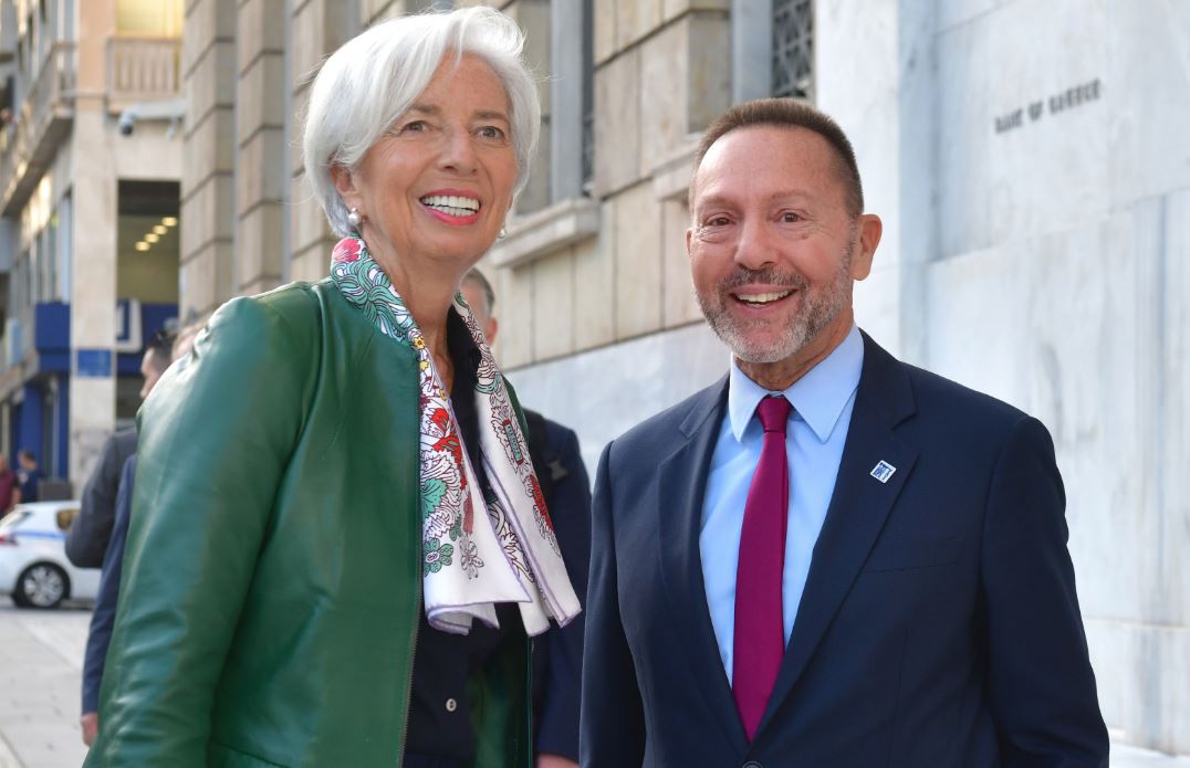 Η Κριστίν Λαγκάρντ με τον διοικητή της Τράπεζας της Ελλάδος, Γιάννη Στουρνάρα, κατά την επίσκεψή της στην Αθήνα το 2023 