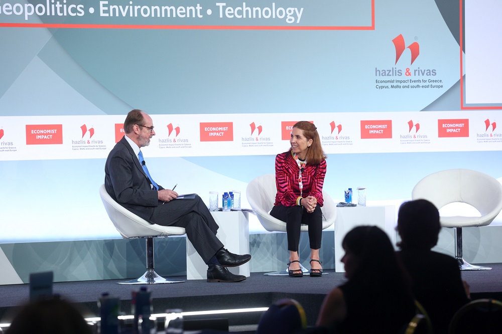 Η διακεκριμένη ερευνήτρια Nuria Oliver, Chief Scientific Adviser στο Vodafone Institute, από το βήμα του 27ου Government Roundtable του Economist