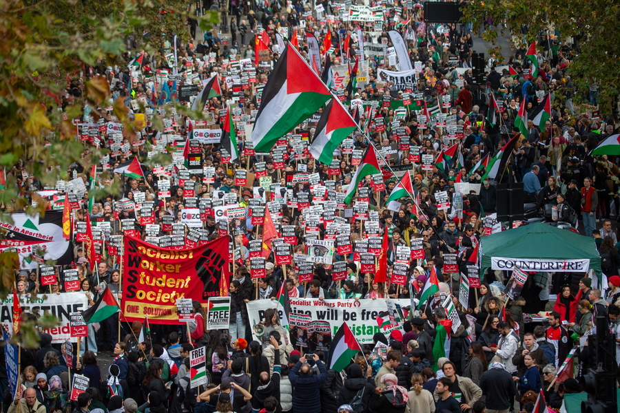 Διαδηλωτές στο Λονδίνο υπέρ της Παλαιστίνης
