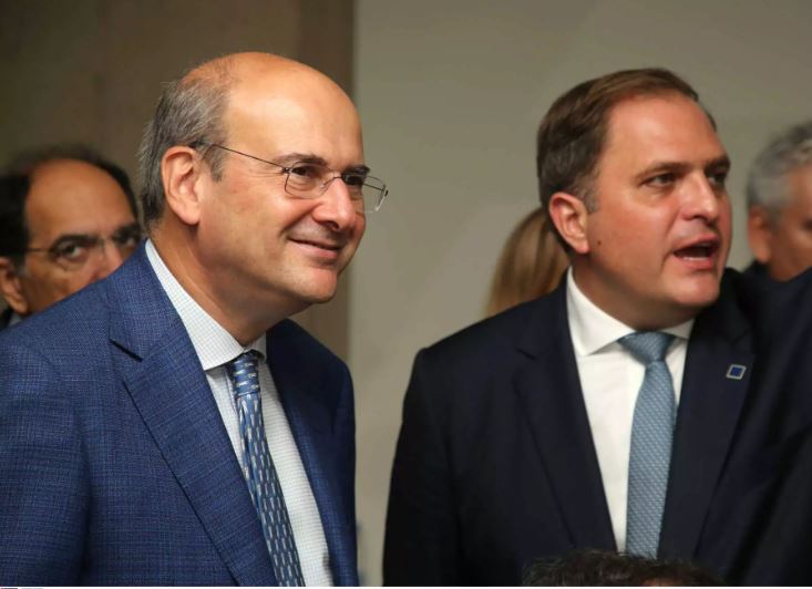 Ο Υπουργός Εθνικής Οικονομίας, Κωστής Χατζηδάκης και ο Διοικητής της ΑΑΔΕ, Γιώργος Πιτσιλής