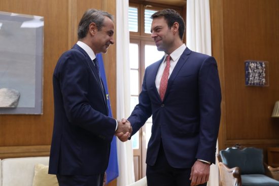 Η πρώτη συνάντηση Μητσοτάκη-Κασσελάκη στη Βουλή – Τι συζήτησαν