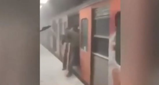 Συγκλονιστικά βίντεο από τα επεισόδια στο Μοναστηράκι: «Κάψ΄ τους ρε»