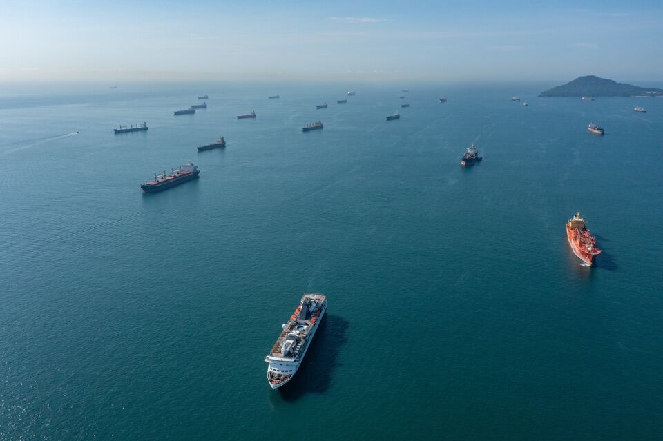 Φορτηγά πλοία περιμένουν για να διασχίσουν το κανάλι του Παναμά. Φωτογράφος: Walter Hurtado/Bloomberg
