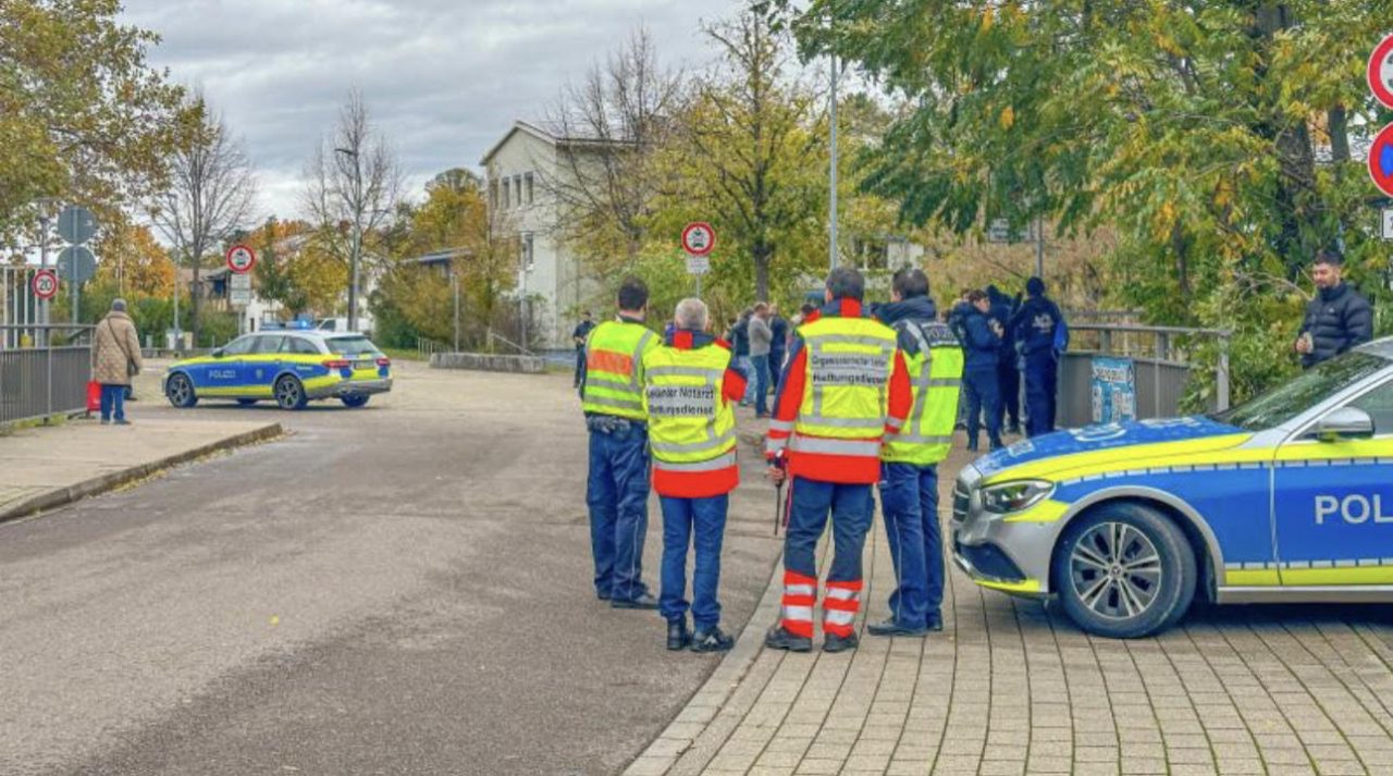 Στο Όφενμπουργκ, όπου η αστυνομία προχώρησε σε ευρεία επιχείρηση σε σχολείο.