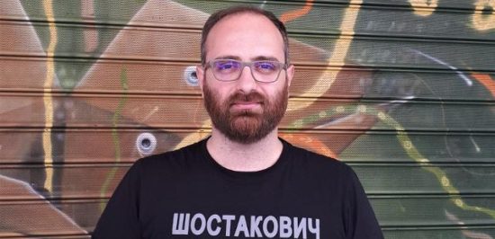 Απολύθηκε ο Νίκος Σβέρκος και άλλοι τρεις δημοσιογράφοι από το ραδιόφωνο «Στο Κόκκινο»