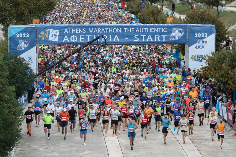 Δρομείς συμμετέχουν στον 40ο Αυθεντικό Μαραθώνιο της Αθήνας στον Μαραθώνα, Κυριακή 12 Νοεμβρίου 2023 (ΑΠΕ-ΜΠΕ)