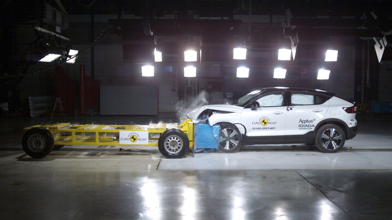 Το αμιγώς ηλεκτρικό Volvo C40 Recharge κατέκτησε πέντε αστέρια στις δοκιμές ασφαλείας του Euro NCAP