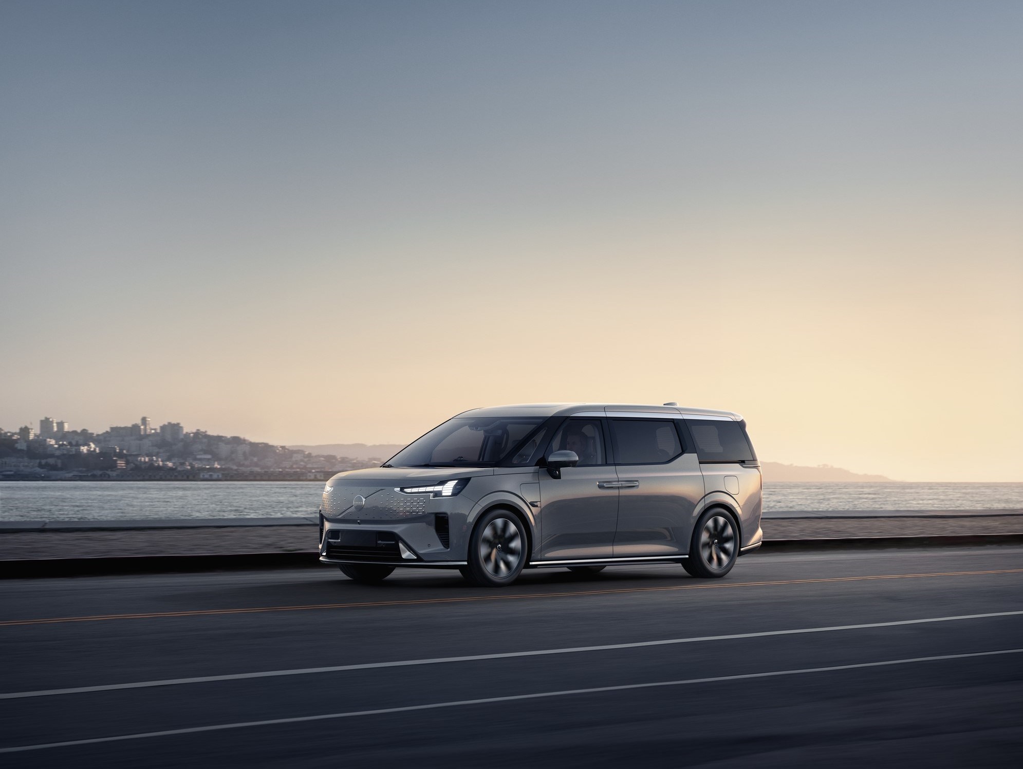 Πολυτελές ηλεκτρικό premium MPV από τη Volvo