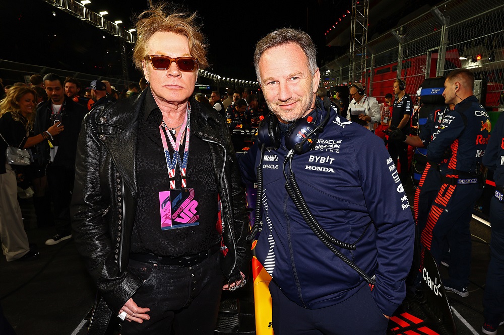 Ο Axl Rose στο grid με τον αγωνιστικό διευθυντή της Red Bull Christian Horner στο grid πριν την εκκίνηση.