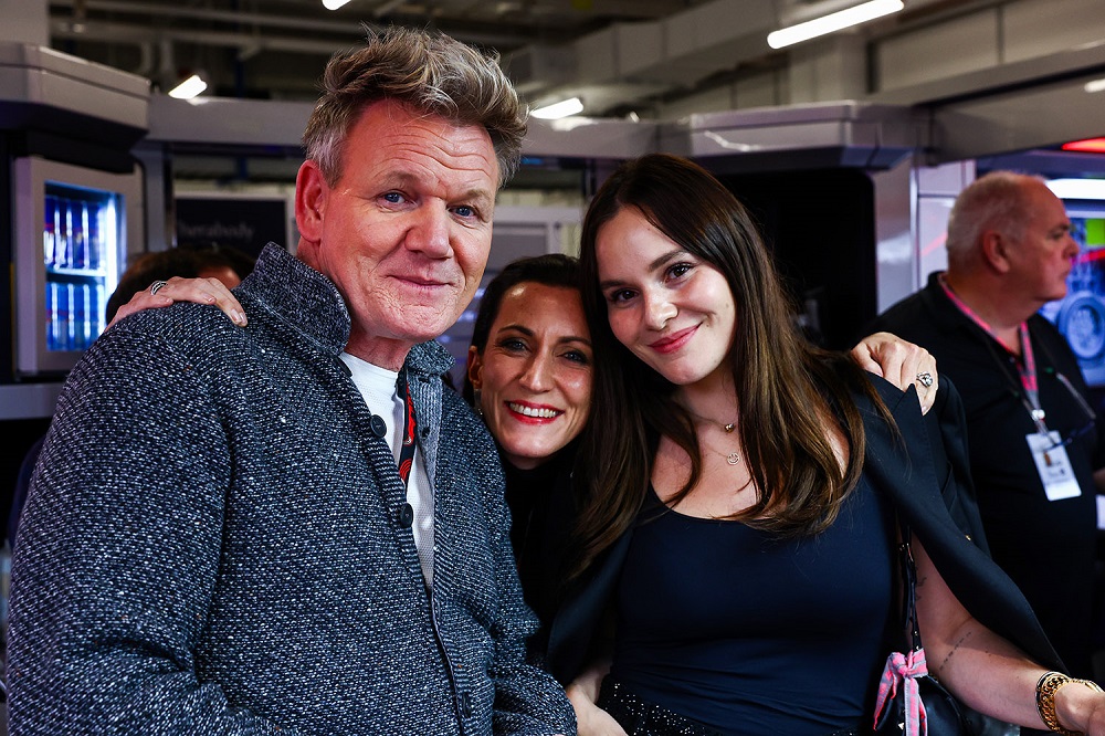 O διάσημος σεφ Gordon Ramsay με τις Amanda Smerczak και Holly Ramsay.