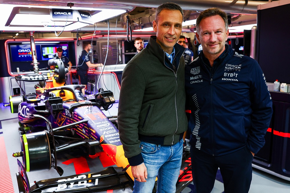 Ο αγωνιστικός διευθυντής Christian Horner της Red Bull Racing με τον πρόεδρο του ESPN, James Pitaro