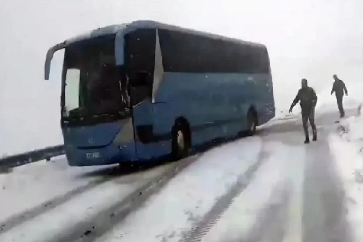 Λεωφορεία στα χιονια
