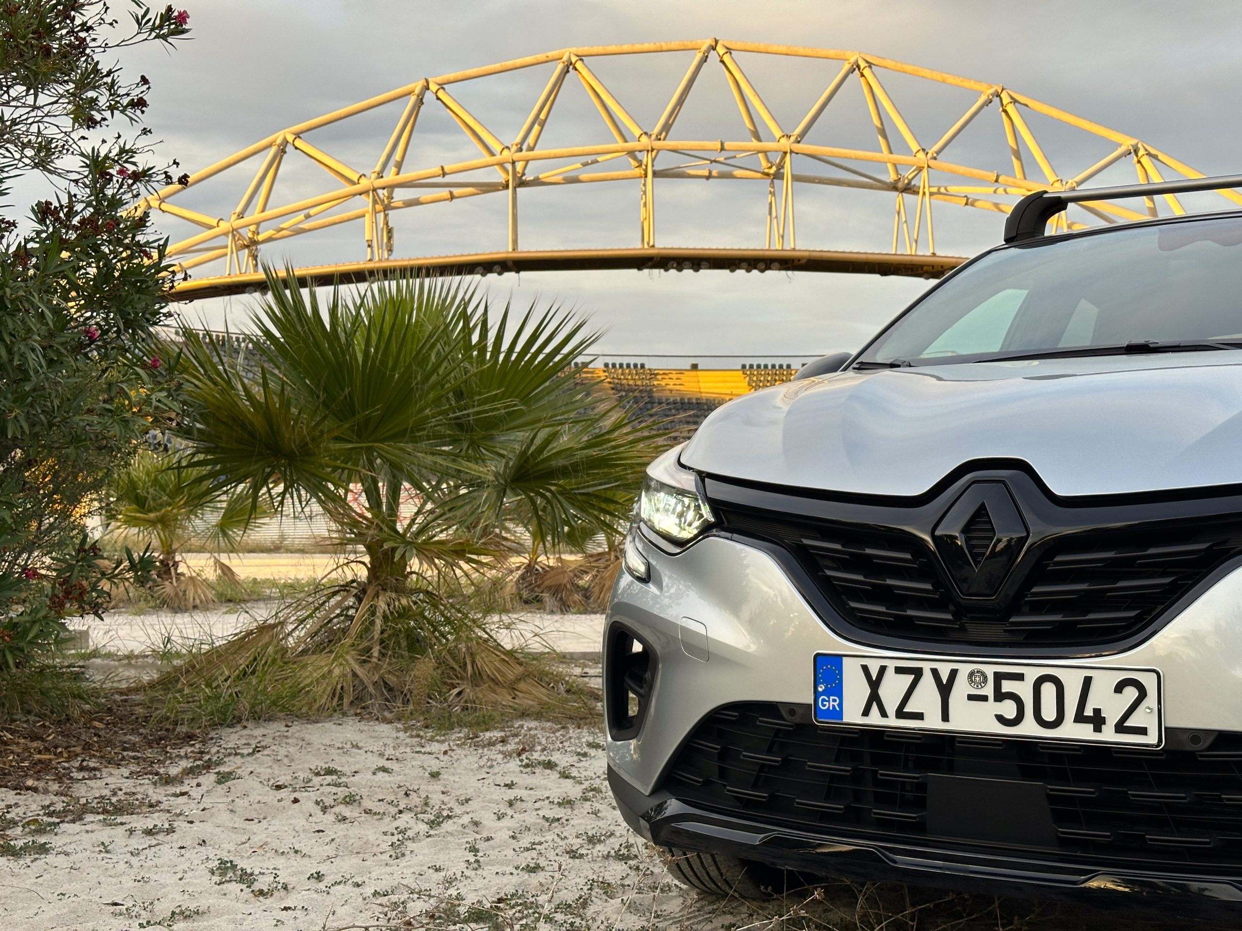 Οδηγούμε το υβριδικό Captur! - Mononews.gr