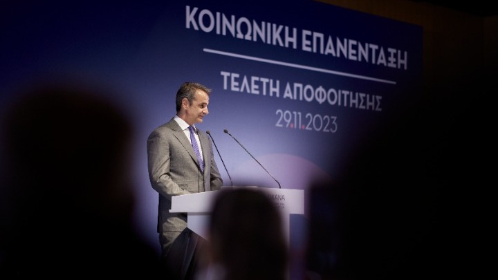 Ο πρωθυπουργός Κυριάκος Μητσοτάκης μιλά από το βήμα στην τελετή αποφοίτησης της Μονάδας Κοινωνικής Επανένταξης του ΟΚΑΝΑ