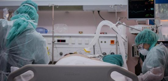 Σύνδρομο «λευκού πνεύμονα»: Συναγερμός στην Κίνα, ανησυχία σε ΗΠΑ και Ευρώπη