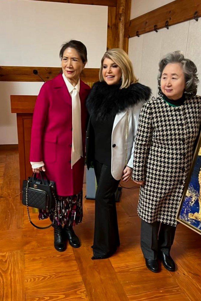 Η εκπρόσωπος της Κορέας στον ΟΗΕ, η κα Ρένα Φλεβαράκη, η σύζυγος του Κορεάτη Πρωθυπουργού