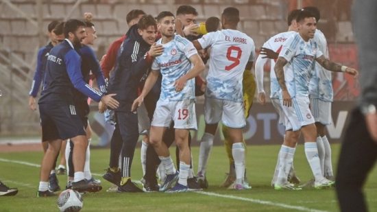 Βόλος-Ολυμπιακός: Προσωρινή διακοπή στο Πανθεσσαλικό