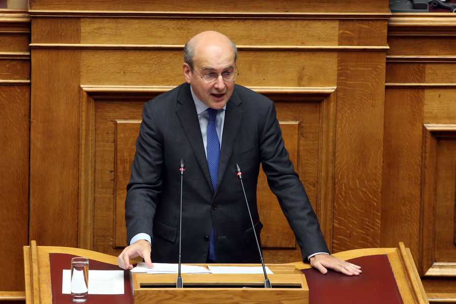 Ο υπουργός Εθνικής Οικονομίας και Οικονομικών Κωστής Χατζηδάκης μιλάει στη Βουλή