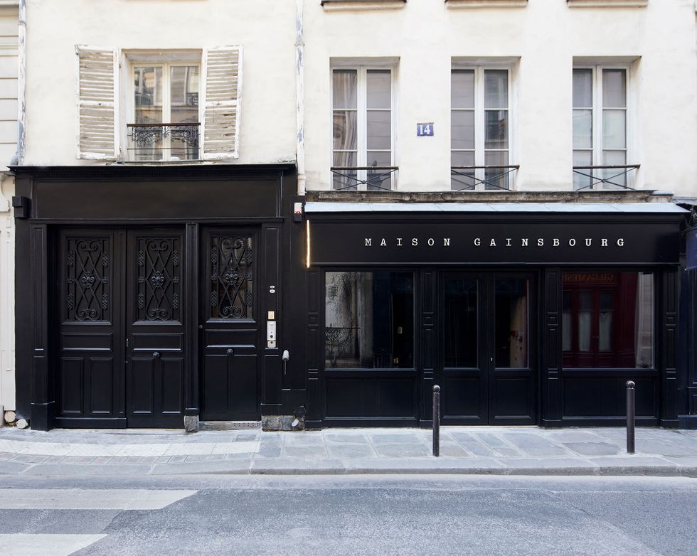 Το Maison Gainsbourg στο Παρίσι διηγείται τις τολμηρές ιστορίες του Serge
