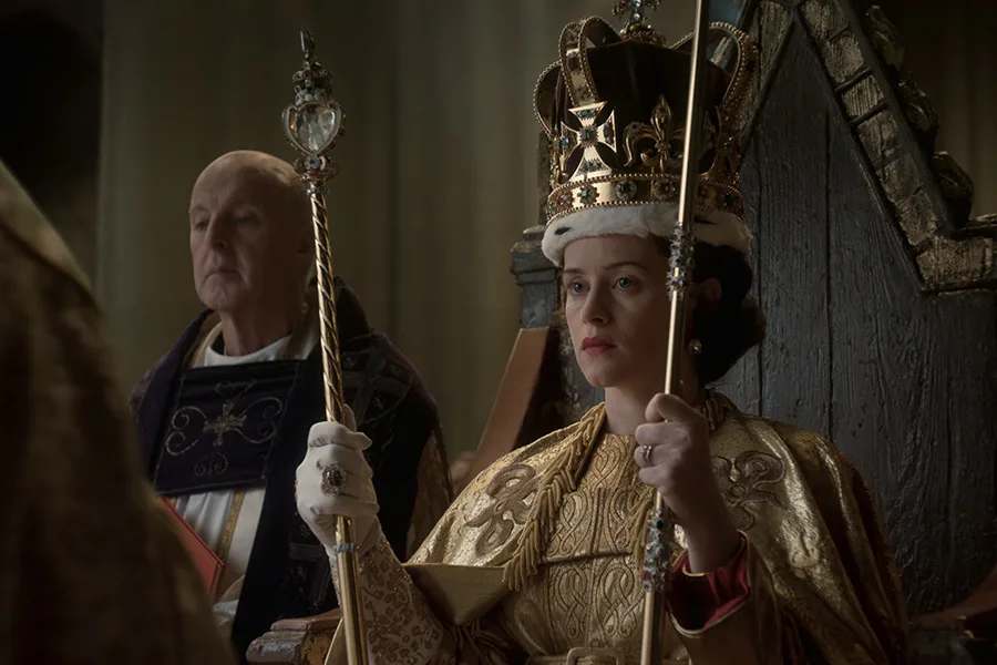 Η Κλερ Φόυ ως βασίλισσα Ελισάβετ στην τελετή της στέψης